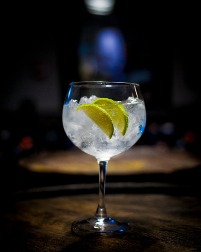 Cata de gin con Love And Shake